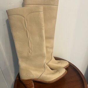 Frye Women's Cream/Ivory Leather Heeled Boots Western